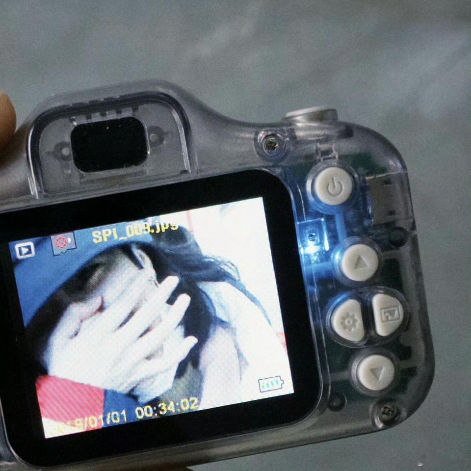 孙千的文字和樱花树一样衬人孙千的文字真的一直都好有温暖好有力量～让人能从文字里能