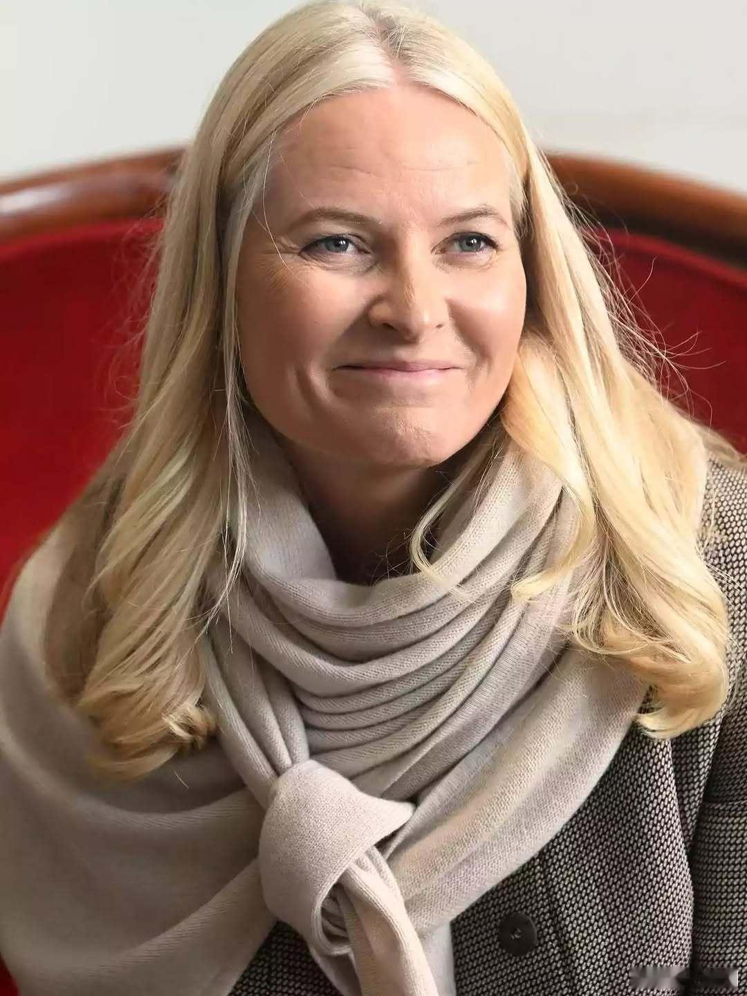 挪威王室🇳🇴哈肯王储缩短工作访问日本行程，由于王储妃梅特-玛丽特病情不断恶