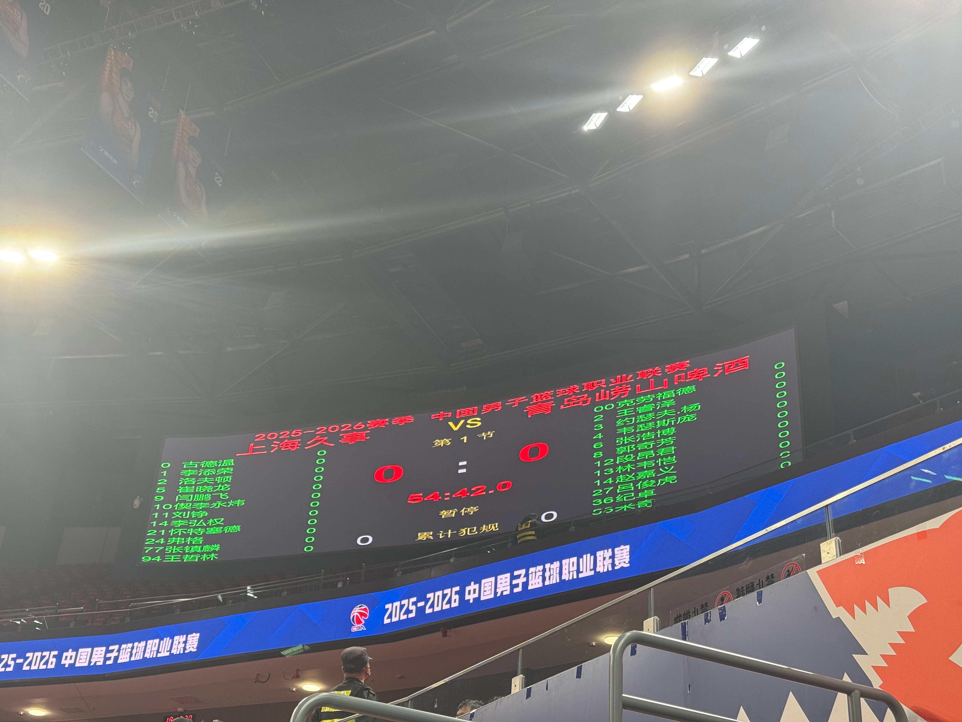 刘铮、王哲林顶替袁堂文、刘礼嘉进入12人名单。上海久事大鲨鱼