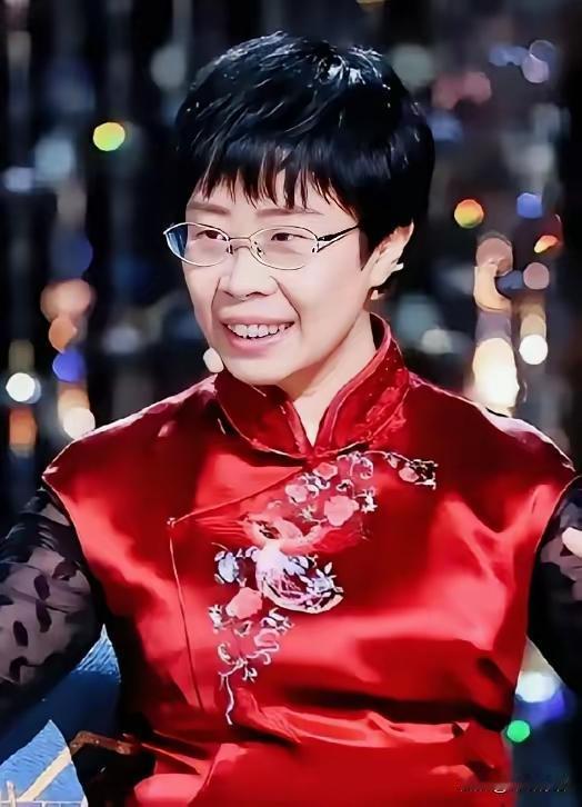 你敢信吗？诗词大会上温温柔柔讲唐诗宋词的蒙曼，就因聊了几句清朝疆域，48小时内