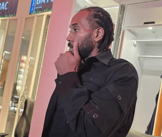 NBA常规赛，火箭对阵快船的全场比赛已结束，火箭108-128快船。快船球员科