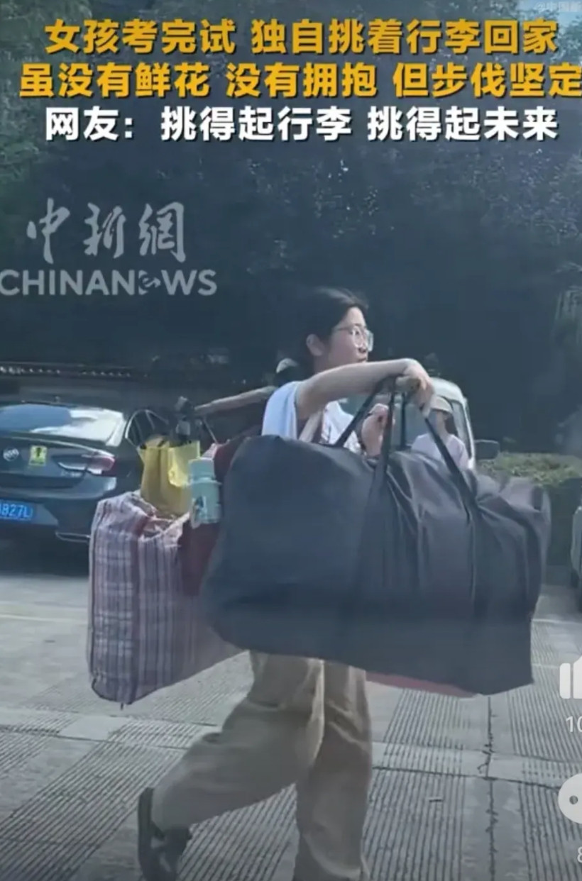 被桂林挑扁担回家的桂林女孩刷屏仔细看完视频，发现他身上藏着4个真相：第一