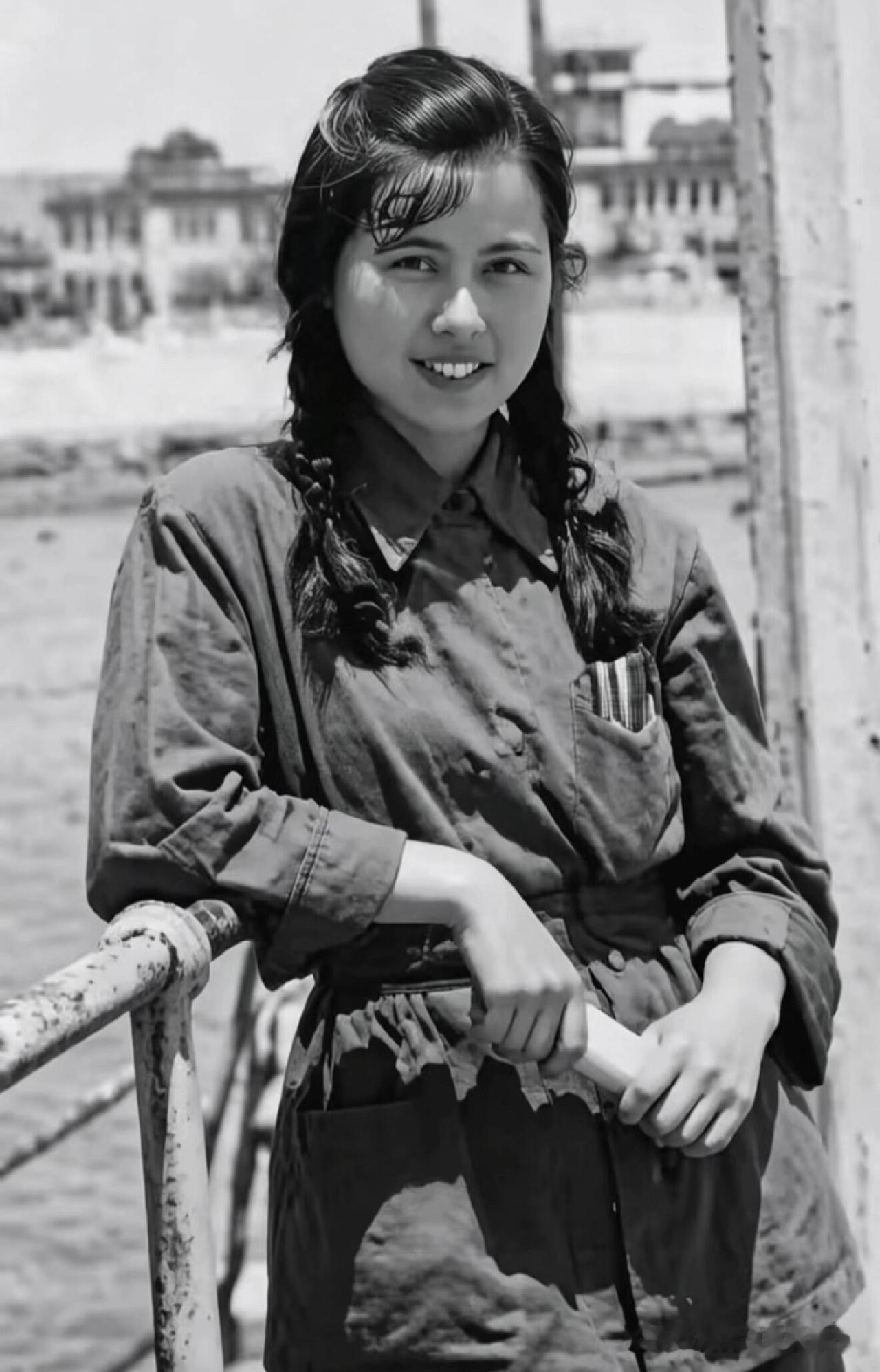 杨洁导演是一位颜值、气质和才华集合于一身的才女，她给我们留下经典的西游记，百看不