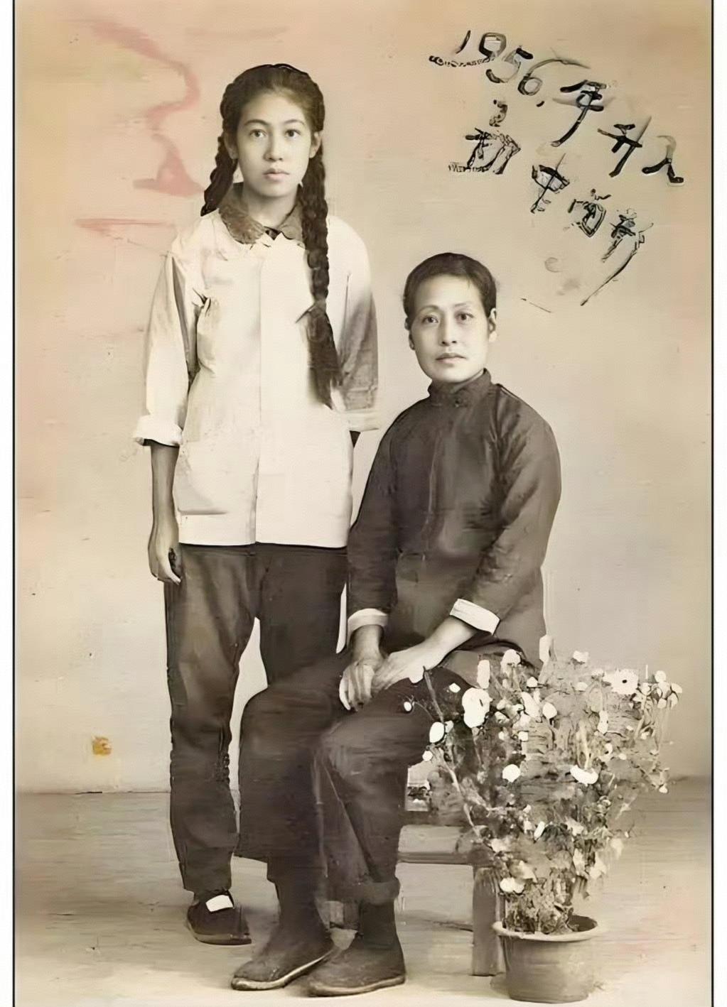 70年前，西安，张灵甫的前妻邢凤英和女儿张芳云。​​​​