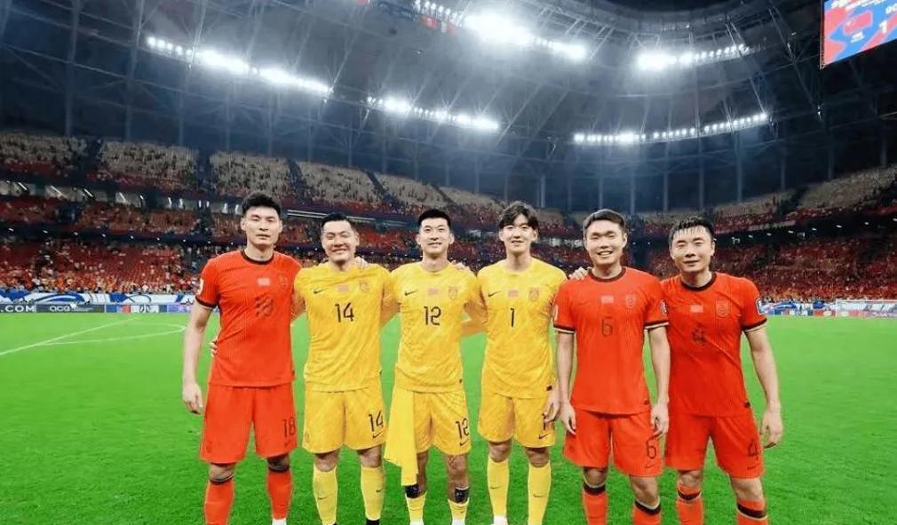 六大国脚集体合影！也许预示着一个时代的结束！但让人唏嘘的时海港崇明一期最终只有一