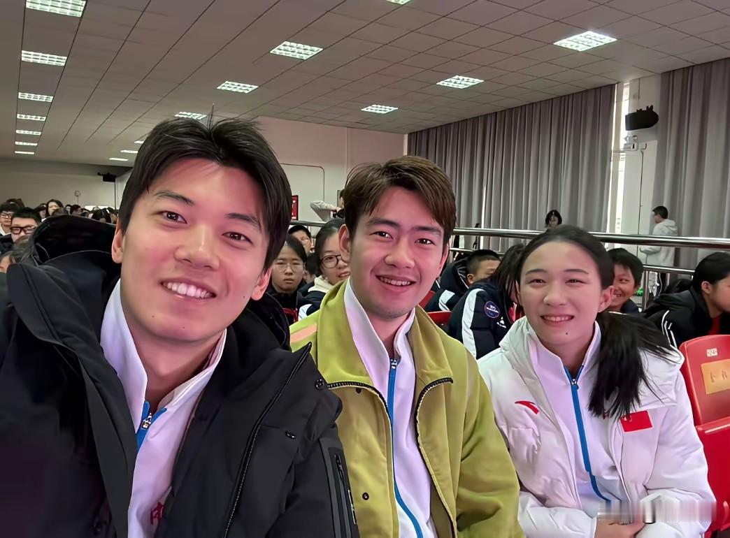 都是小孩姐，如果严子怡再活泼开朗一点，她也极具商业价值。有人要说，标枪项目和