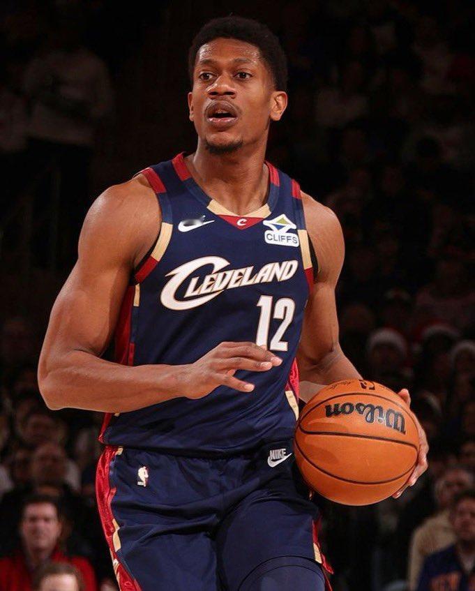 湖人要起飞了，据著名记者亨德里克报道，骑士、湖人和篮网队正在敲定一项三方交易，将