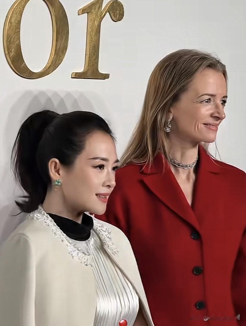 章子怡和LV长公主一起站台出席活动，离婚后的她状态越来越好了，整个人年轻了很多，