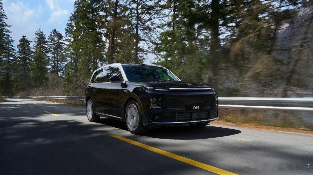 零跑D19正式上市，将提供6/7座可选，21.98万起。尺寸5252mm×1