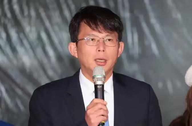 黄国昌：民众党的两岸路线，就是地区自主、两岸和平。黄国昌这次终于开口了，第一