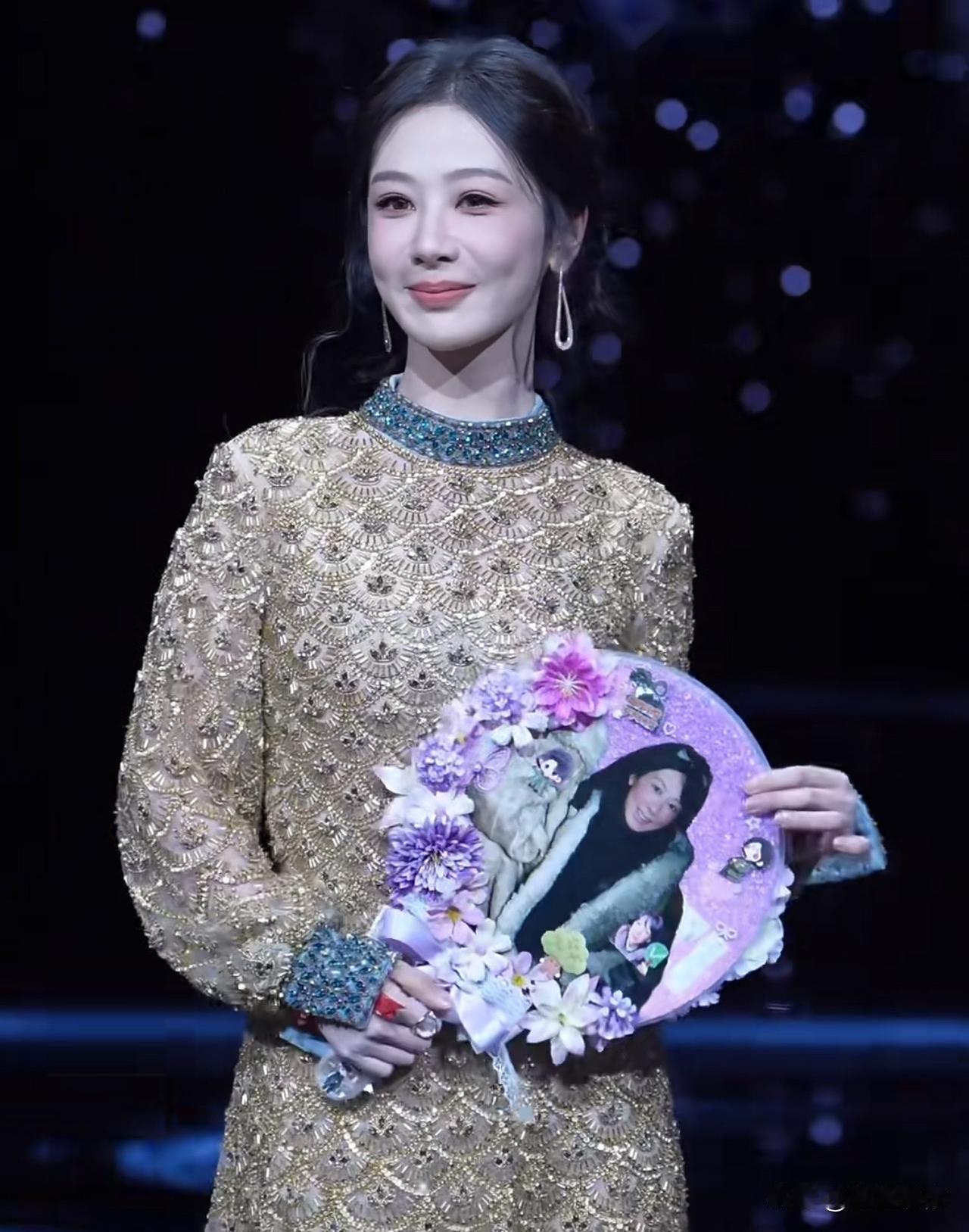 杨紫现在不是妆造的问题而是状态有问题。做医美做多了以后，肯定跟自然状态的脸还是会