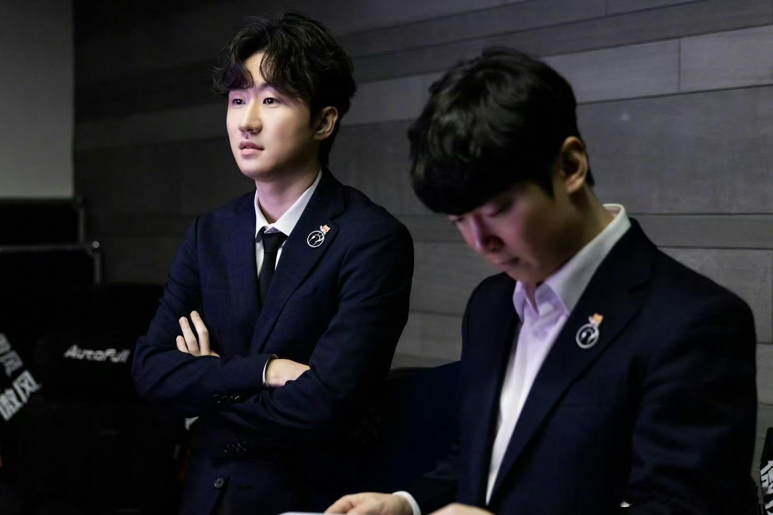 Kanavi和Homme绑定着去HLE了，从JDG到TES，再到HLE，两个人合