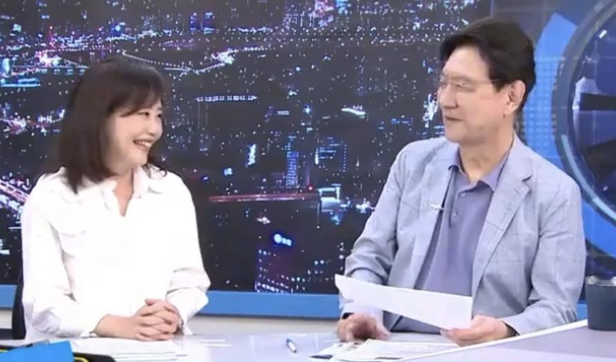 赵少康今天邀请国民党文传会主委尹乃菁上节目时调侃称，尹乃菁现在的官做的比他以前大