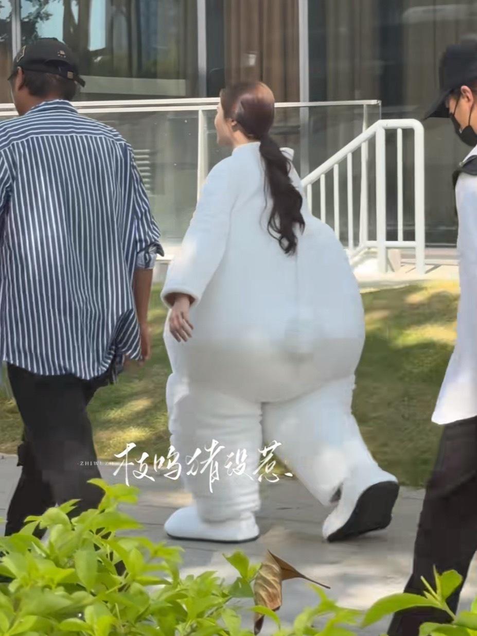 卢昱晓咋这么萌呀，雪媚娘！