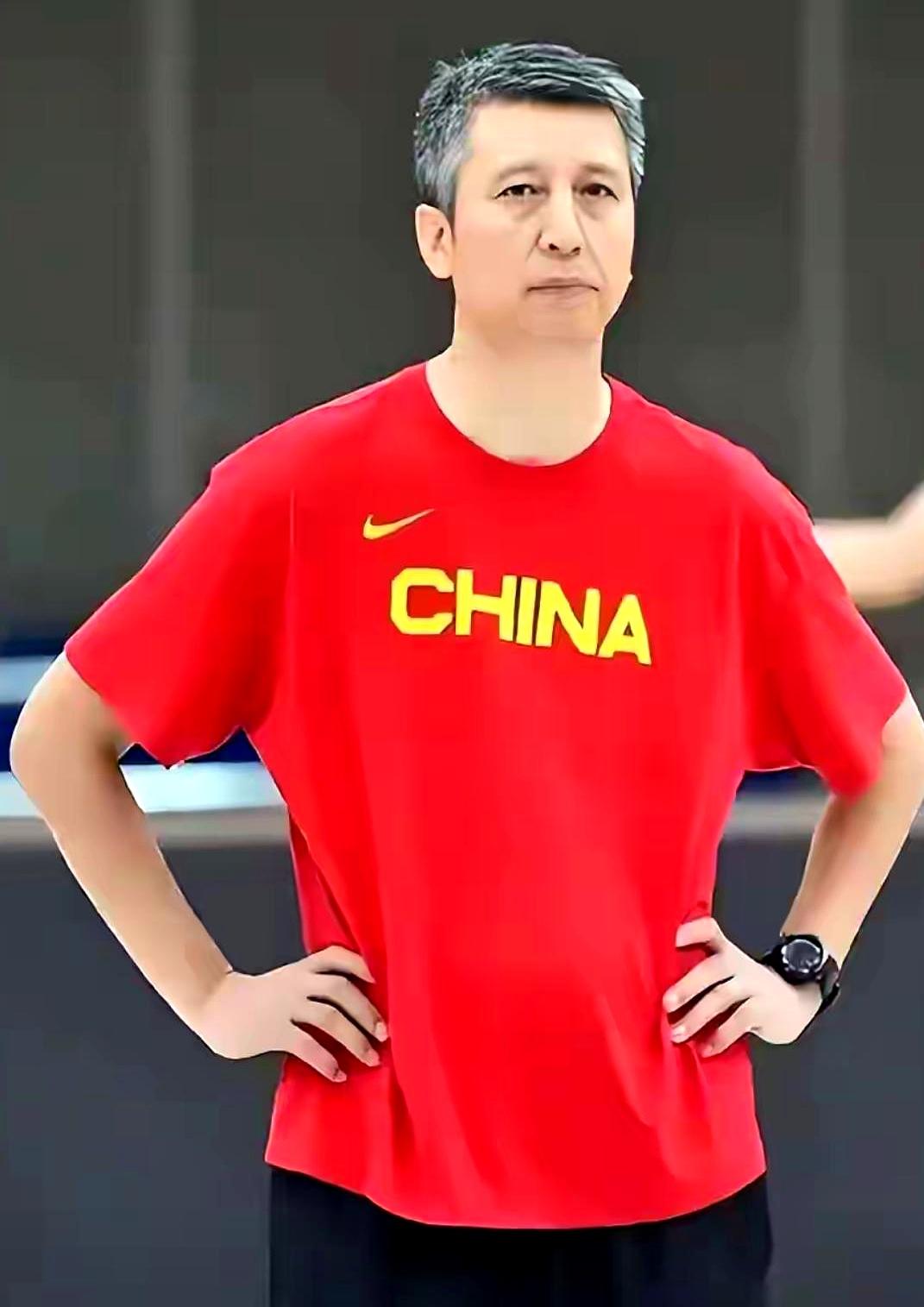 看热身赛名单时，脑袋真嗡了一下——中国男篮辛苦敲定的对手，澳大利亚，连12人都没
