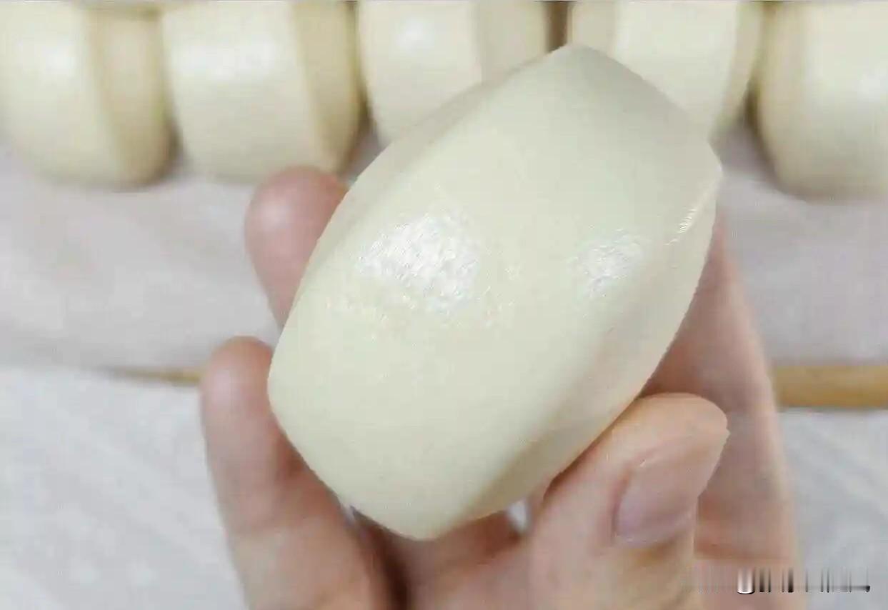 今天破天荒的想吃馒头了，我是几个月，甚至更久没吃馒头了？问多少钱一个，结果说