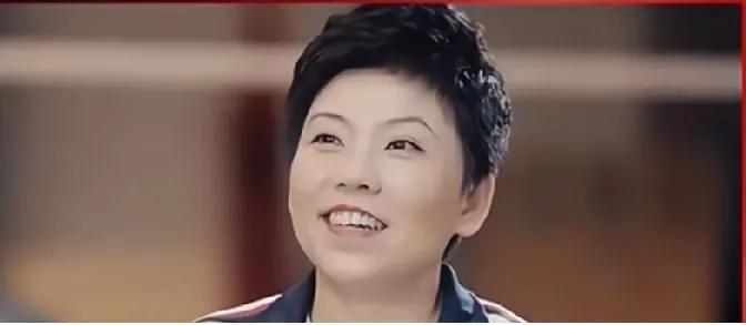 横滨冠军赛孙颖莎赢削球手这战，被邓亚萍点出关键：耐心破冰、扛住节奏、灵活变招。