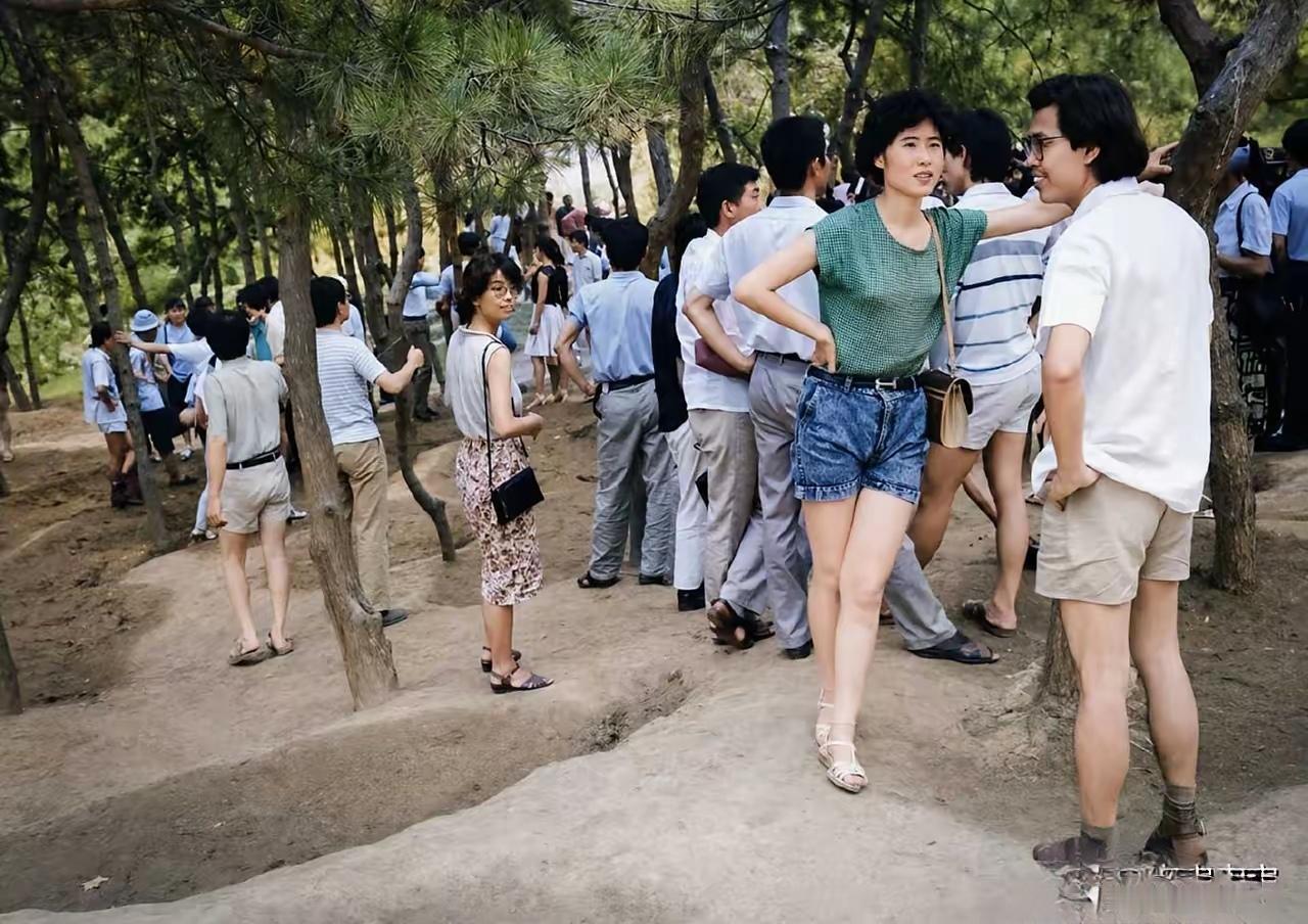 1985年，北京紫竹院公园一角。