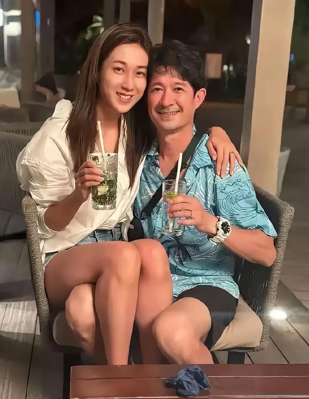 当初有多甜，现在就有多虐。​婚姻真就像杨幂说的那样，不管开头有多轰轰烈烈、甜甜