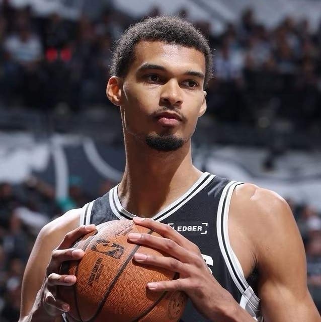 100年一个詹姆斯!500年一个文班亚马啊。强的可怕!新赛季开赛文班亚马凭借