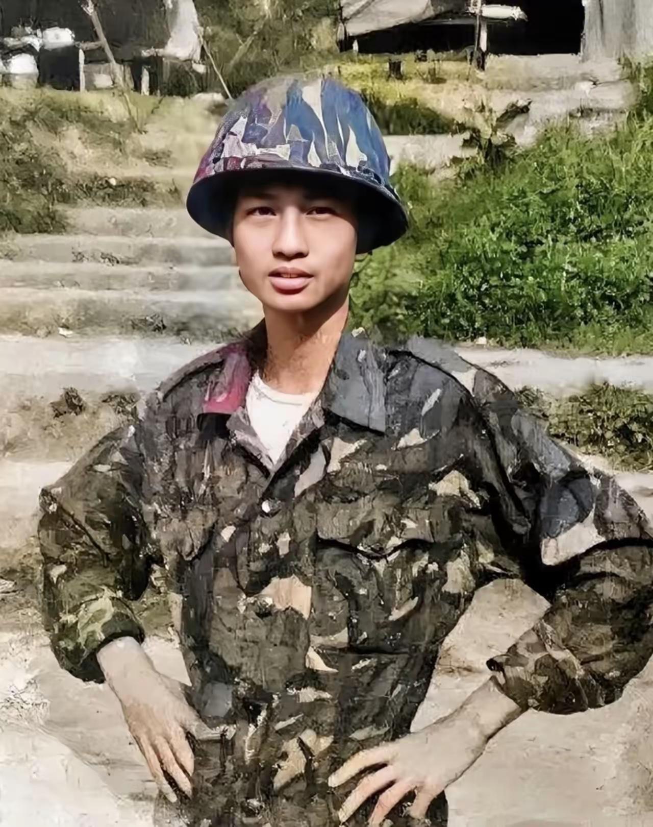 没想到这张照片里满脸稚气的19岁少年，刚在老山前线立下赫赫战功？1985年，喷火