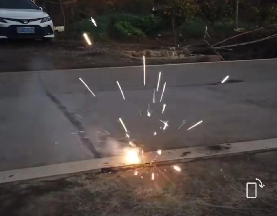 湖南被烟花炸膛的男子死因被查明，原来是被其中的铝片击中胸腔死亡，据媒体报道，2月