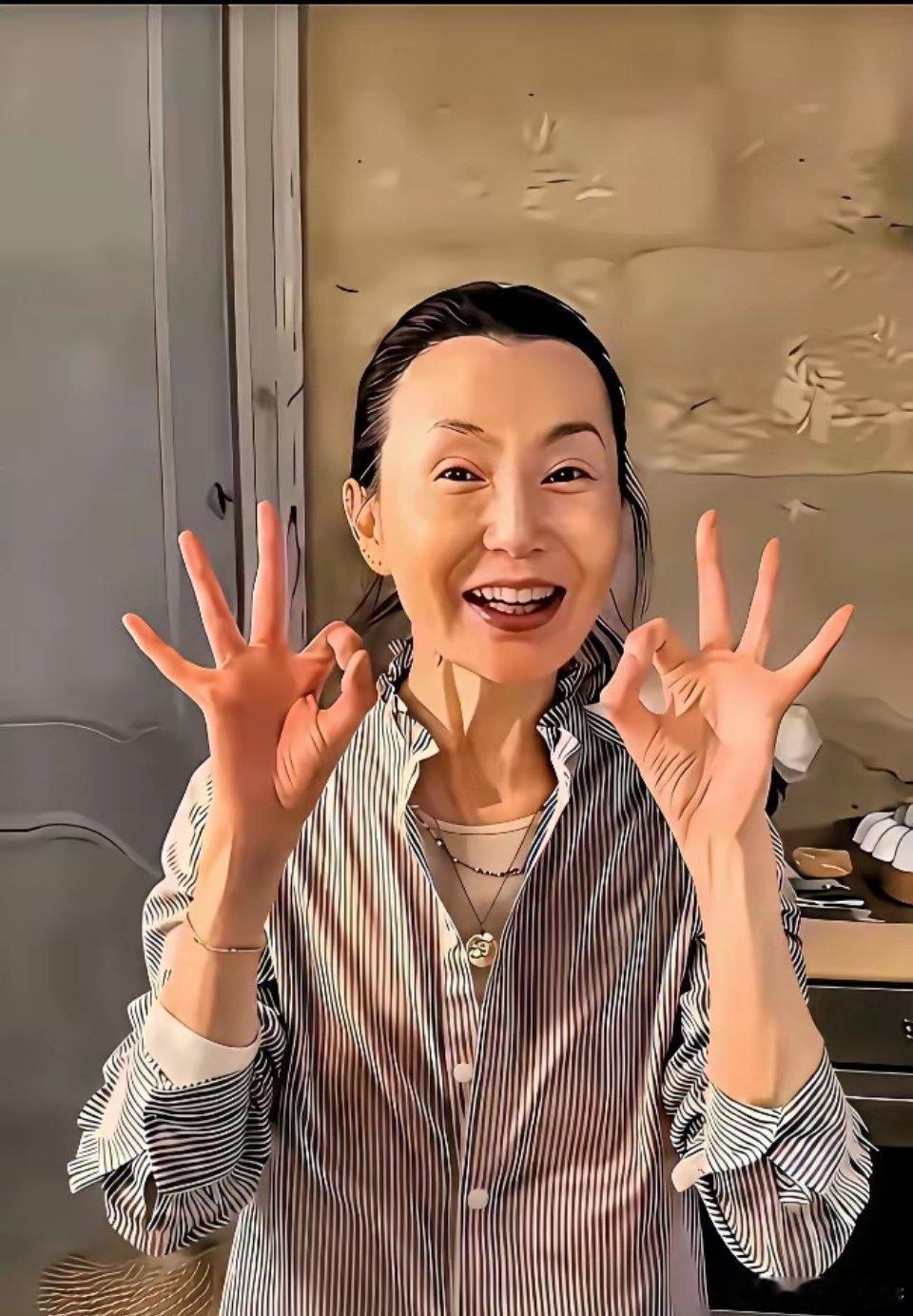 全网都在惋惜张曼玉老成了老太太，真相却狠狠打了所有人的脸。手握几辈子花...
