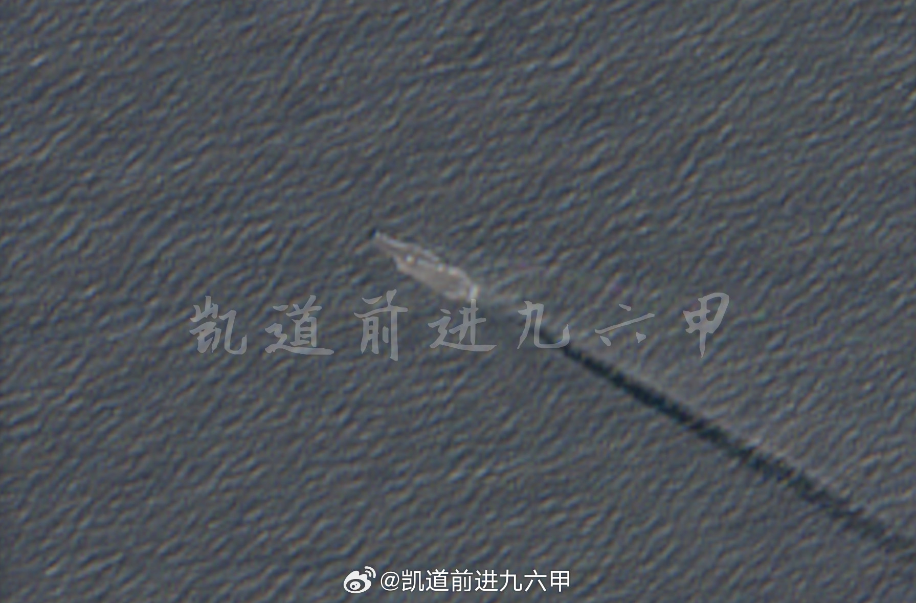 以美袭击伊朗3月7日的卫星图显示，美军林肯号航母位于阿拉伯海西北部向西北方航行，