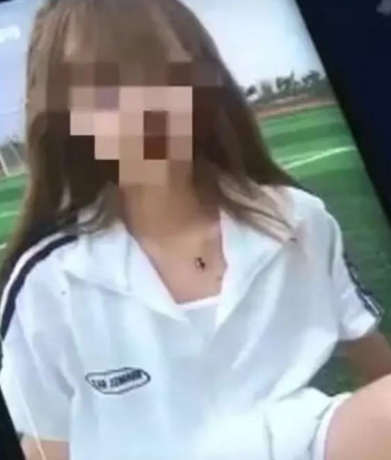 前段时间，武汉硚口区一家服装店店员报警，说被一个二十岁左右的小女孩诈骗了。民警接