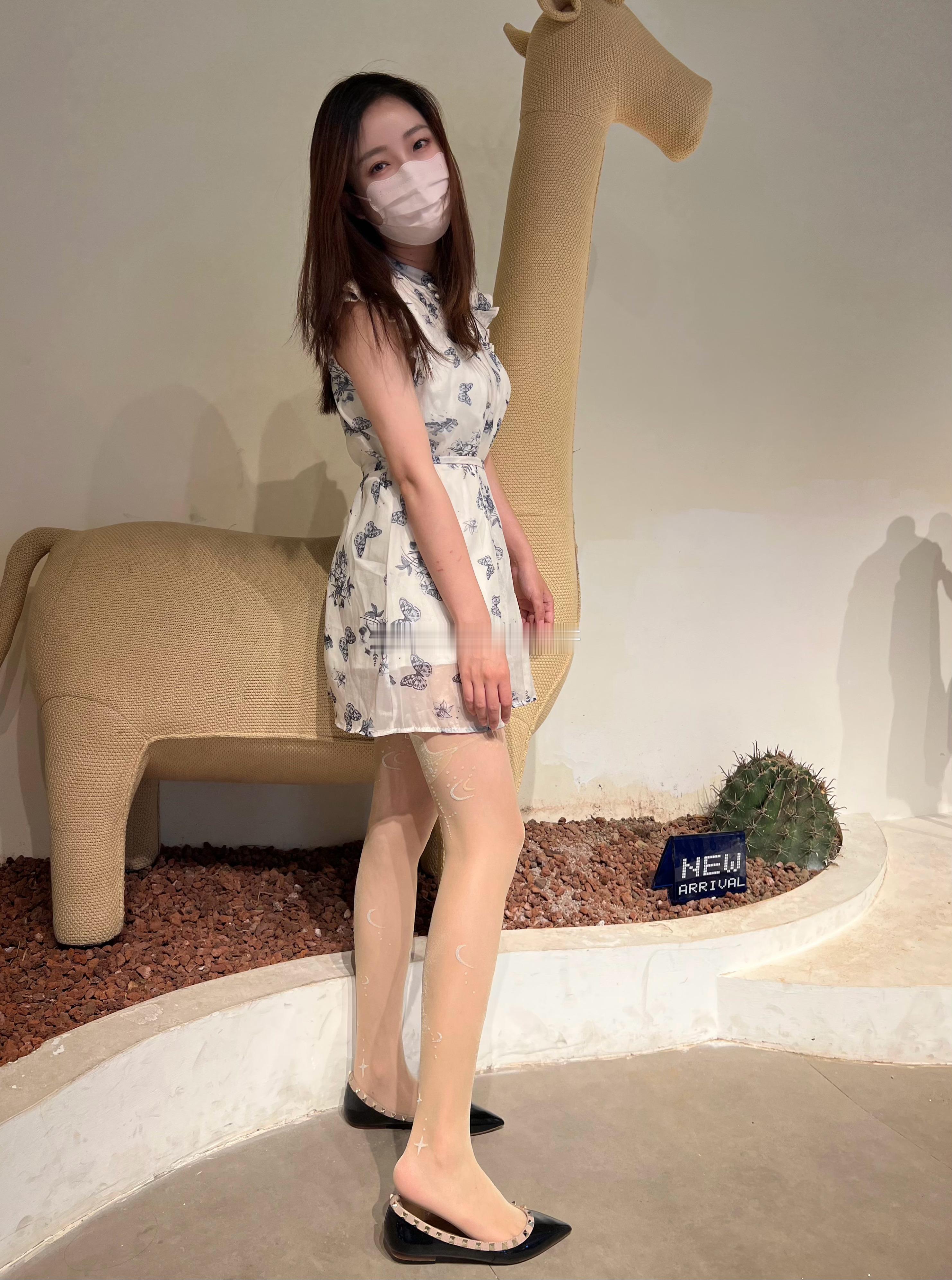 我好看还是长颈鹿好看？时尚穿搭大长腿ootd​​​