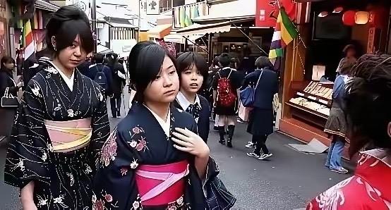 上海三万日本侨民慌了！日本政府玩火，却让普通人买单上海那三万日本侨民要睡不着