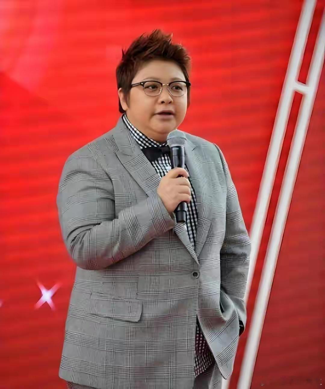 韩红为小洛熙宝宝发声尽管前段时间，卫健委发了通报，承认了“操作过失”，对医生做了