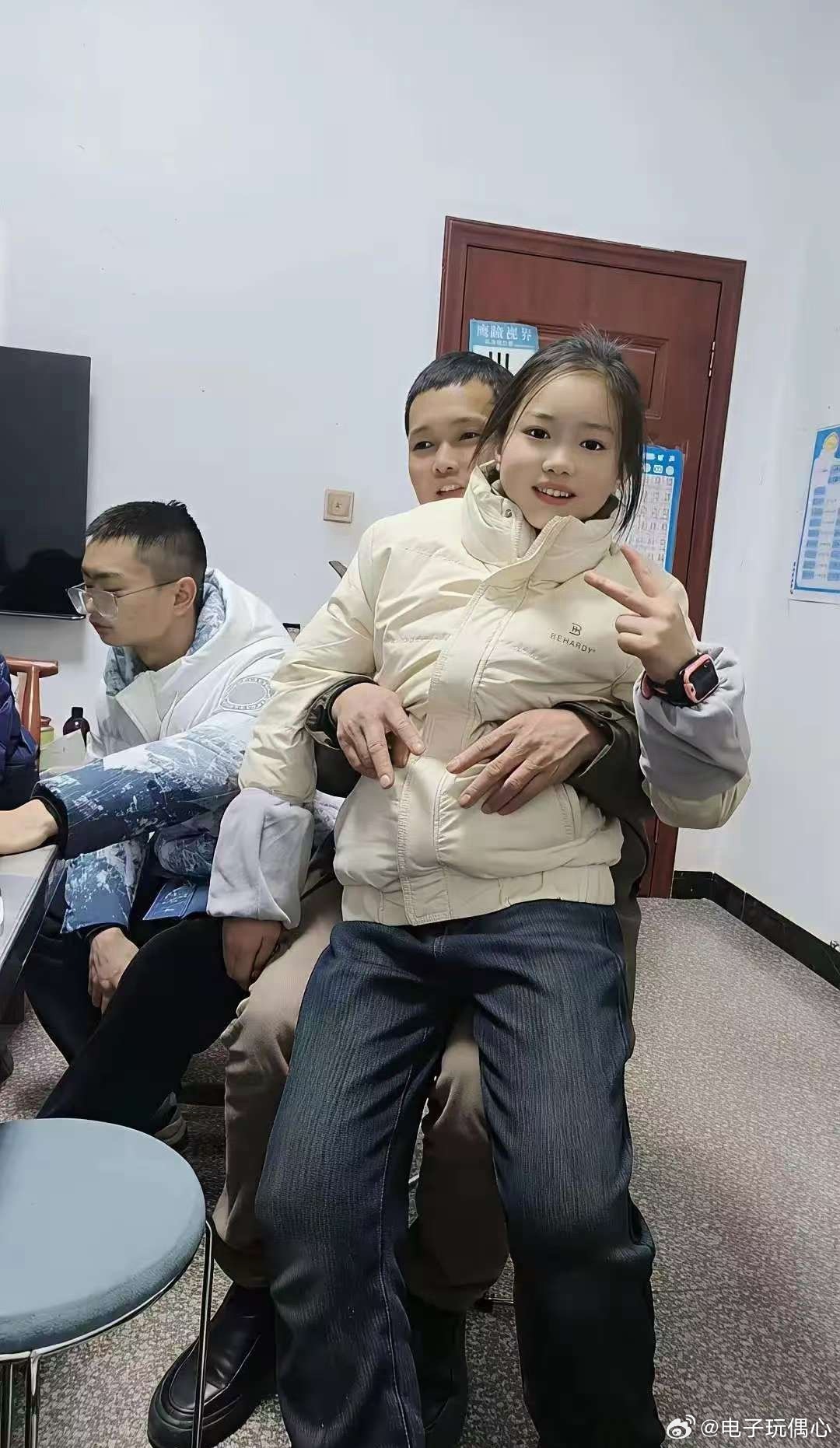 兄妹之间长大后，应不应该有边界感？我感觉现在的孩子都有点早熟，所以兄妹之间应该有