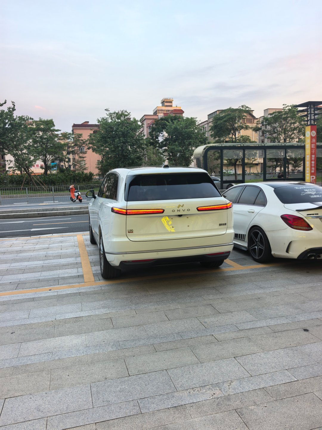 就这样的一台车，还有啥可以黑的点？除了电池包小了10多度？后期乐道销量上去，12