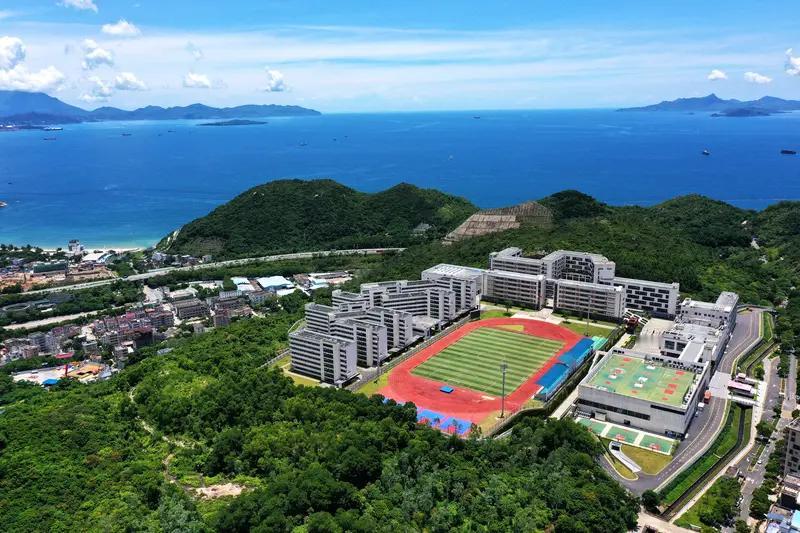校长没有寒暑假，听起来好像很夸张，但这确实是大部分校长的真实写照！只要教育局