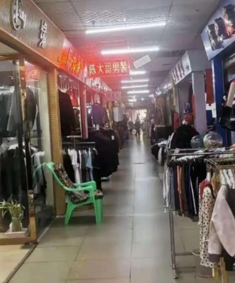 为什么唯独在我们中国，电商彻底干趴了实体店？这么说吧，同样的东西，网上卖30