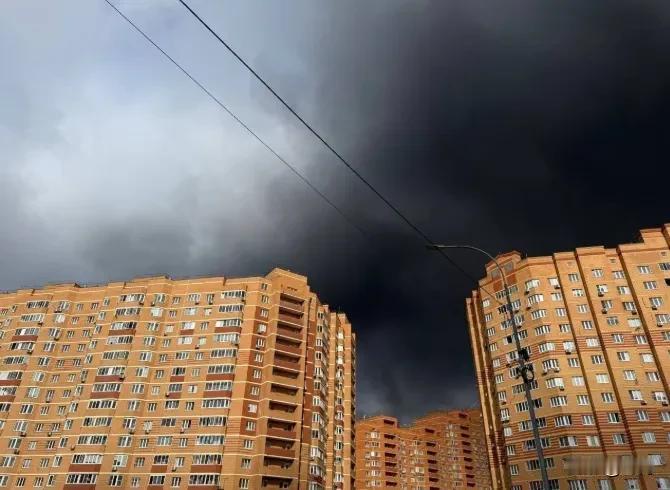 整个莫斯科，爆炸形成巨大黑烟压城！莫斯科正在遭到879年建城史最严重打击之一