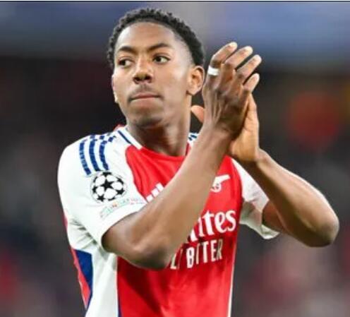 据天空体育知名记者DanyalKhan独家消息，英超豪门曼联将引援目光投向了同