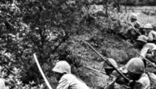 1940年，日军2000兵力趁着过新年，在武家湾包围了2团，团长却下令不准开枪，