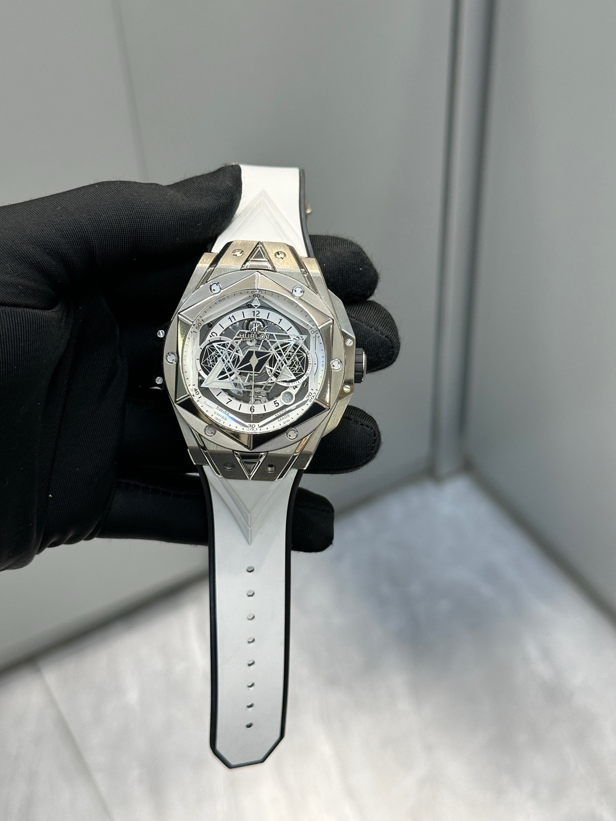 恒宝宇舶刺青腕表：叛逆与艺术的融合恒宝（Hublot）与刺青艺术家马克西姆·普莱西娅-布奇（Maxi