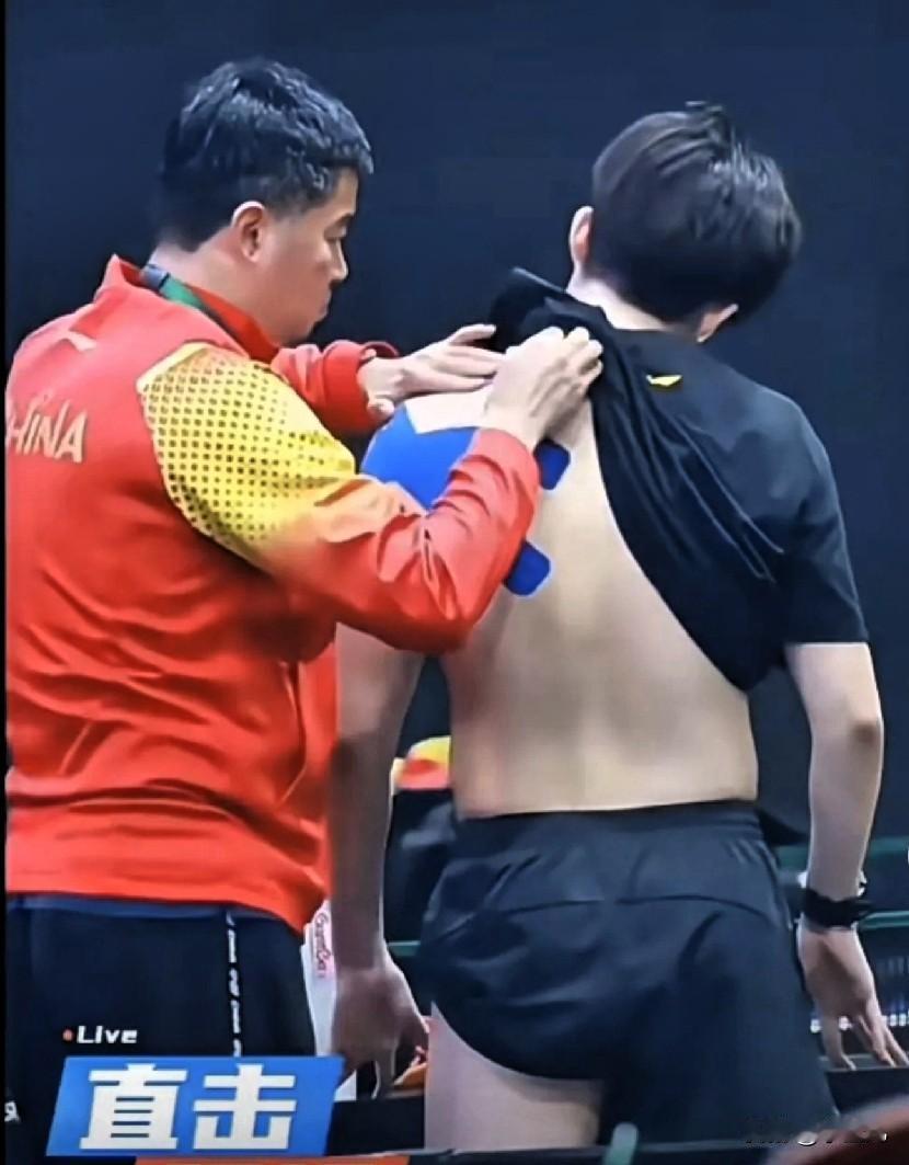 王楚钦的伤病属于劳损，是由于长期高强度训练所导致的。恢复过程不能急，需要制动