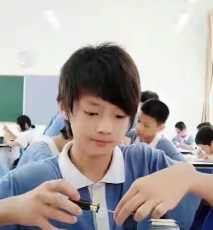 许凯高中时期，非主流过但没丑过