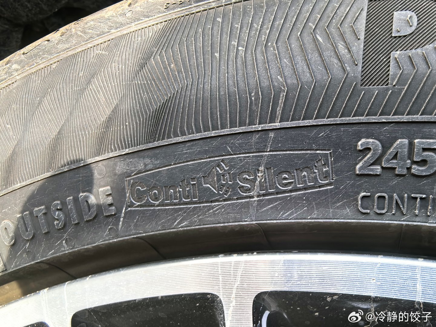 原本轮胎带不带吸音棉可以通过胎侧的logo看一下比如:米其林的aoustic,马