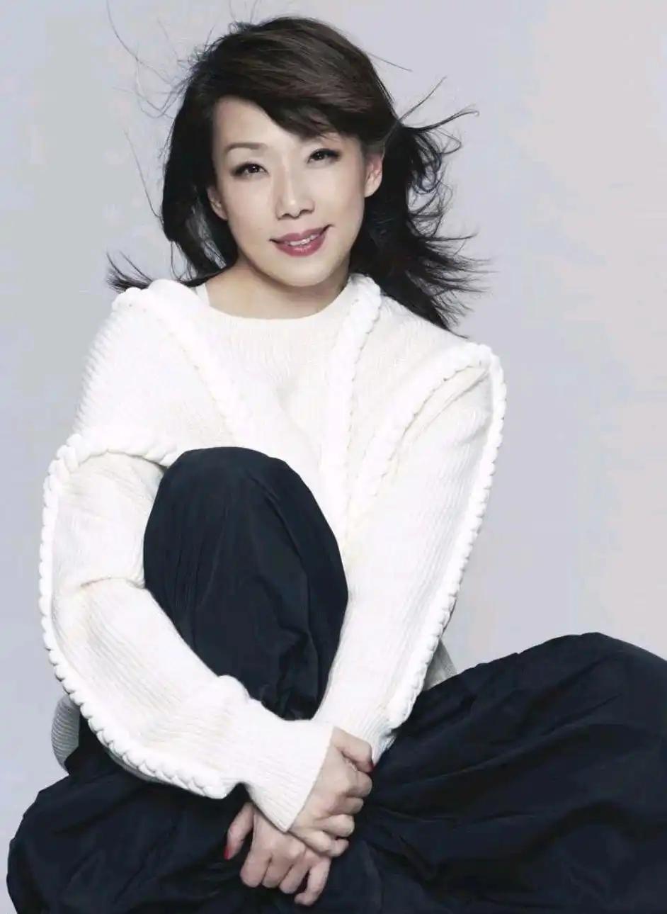 2004年，林忆莲向李宗盛提出离婚，李宗盛坦言：我年近半百，却要妻离子散，真的是