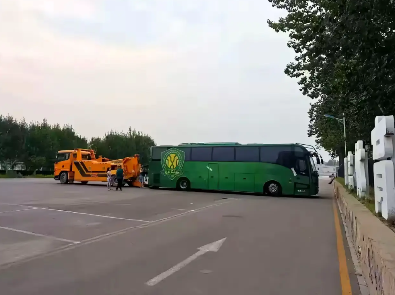 北京中赫国安的天都快塌了，北京国安球迷估计特别伤心。目前北京国安在联赛排名第一