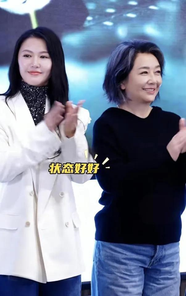 57岁江珊白发亮相惊艳全场！拒染拒医美，这才是真女神57岁江珊以一头自然灰