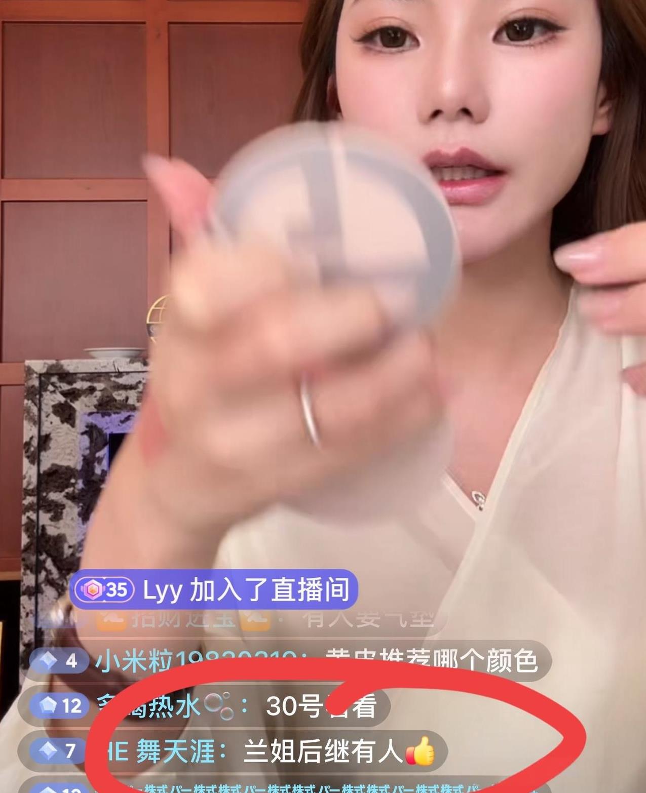 看看马筱梅这情商，滴水不漏啊……今天直播，有网友在直播间里刷屏：张兰后继有人了