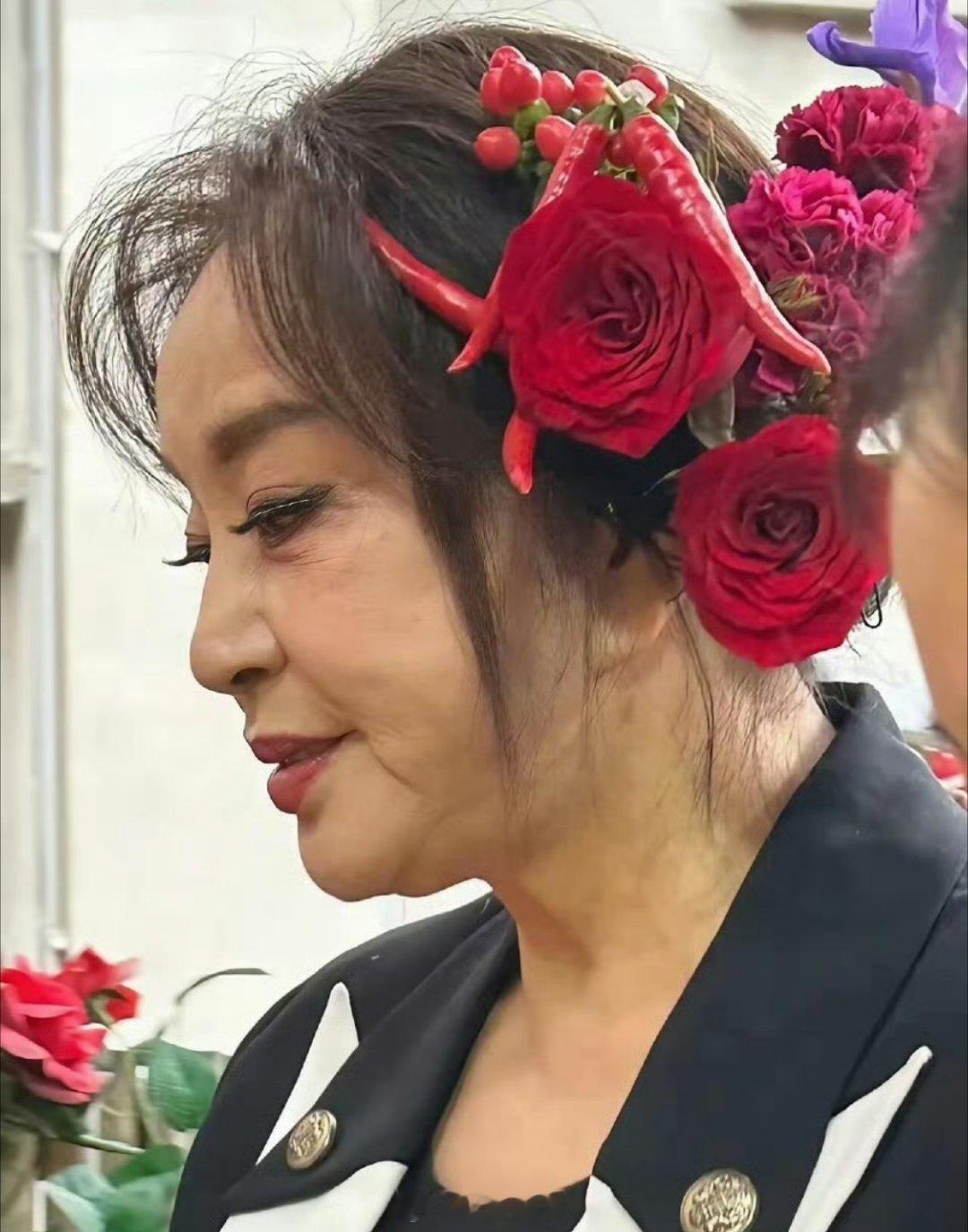 所以平常状态看着超少女，可能是因为加了超大滤镜