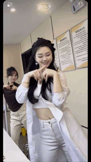 风情万种，美感呼之欲出！工作之余轻舞一曲，放松心情活跃气氛！往往是不经意