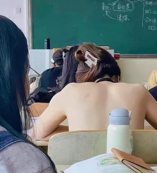 穿成这样来上课合适吗？​